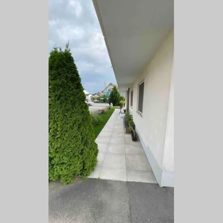 Apartmán Moderne Wohnung Mit Privater Terrasse Und Rasen. Uetendorf