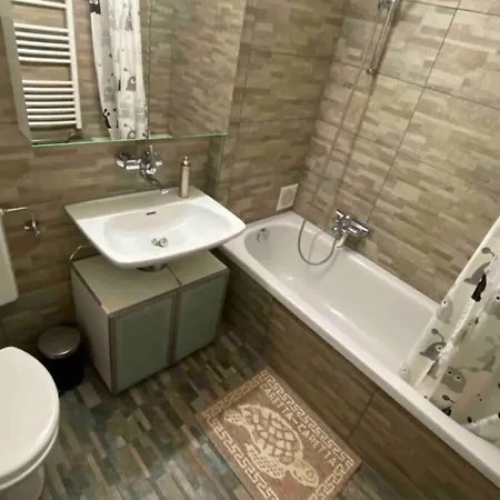 Moderne Wohnung Mit Privater Terrasse Und Rasen. Apartmán *