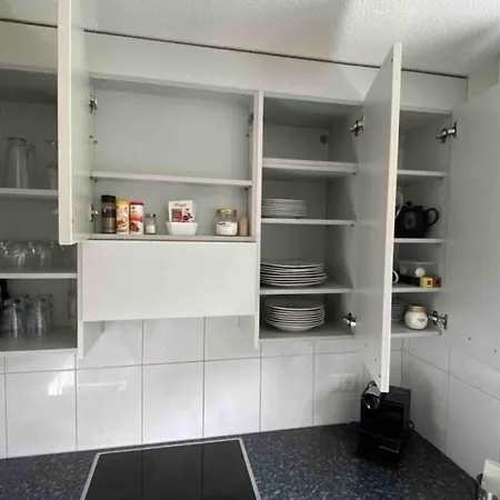 Moderne Wohnung Mit Privater Terrasse Und Rasen. Apartmán