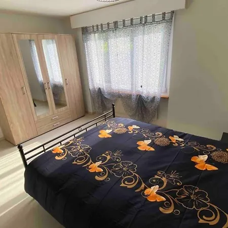 Moderne Wohnung Mit Privater Terrasse Und Rasen. Apartmán *