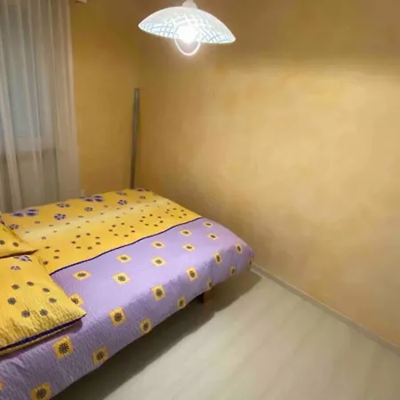 Apartment Moderne Wohnung Mit Privater Terrasse Und Rasen.