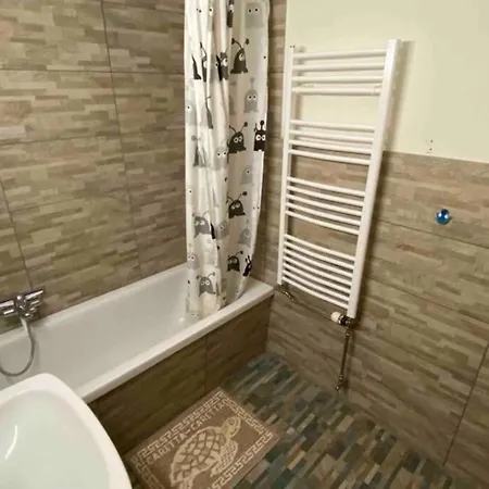 Moderne Wohnung Mit Privater Terrasse Und Rasen. Appartamento